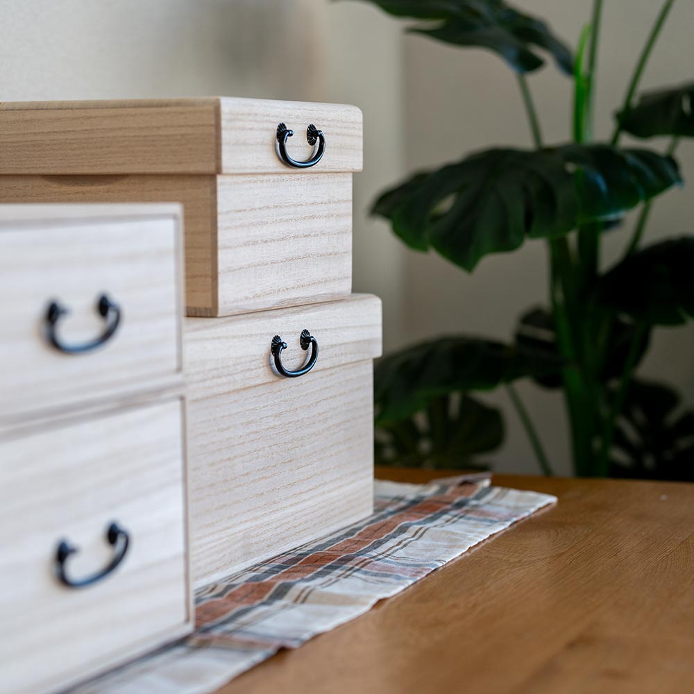 桐のふた付き収納箱