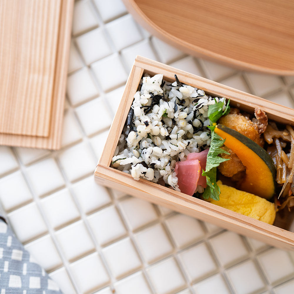 接着剤を一切使用していない鳥取杉のお弁当箱