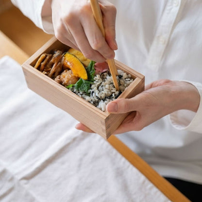 接着剤を一切使用していない鳥取杉のお弁当箱
